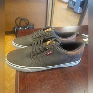 NWT Men's Levis Brown Shoes